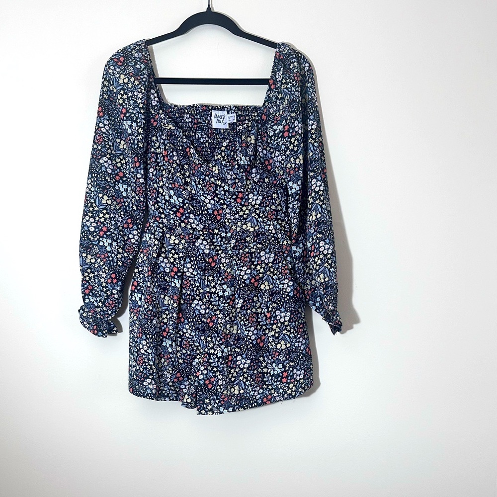 Princess Polly Floral Romper Shorts size 4 Smocked Long sleeve V neck